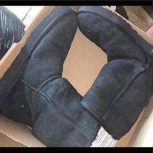 Men uggs ; slightly worn